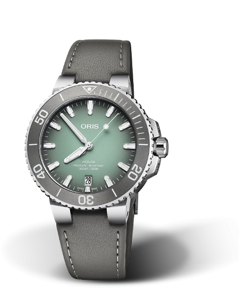 Oris 01 733 7732 4137-07 5 21 12FC : Aquis Date 39.5 Stainless Steel / Green / Calf