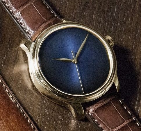 H. Moser & Cie 1343-0107 : Endeavour Centre Seconds Concept, Rose Gold, Midnight Blue Fumé Dial