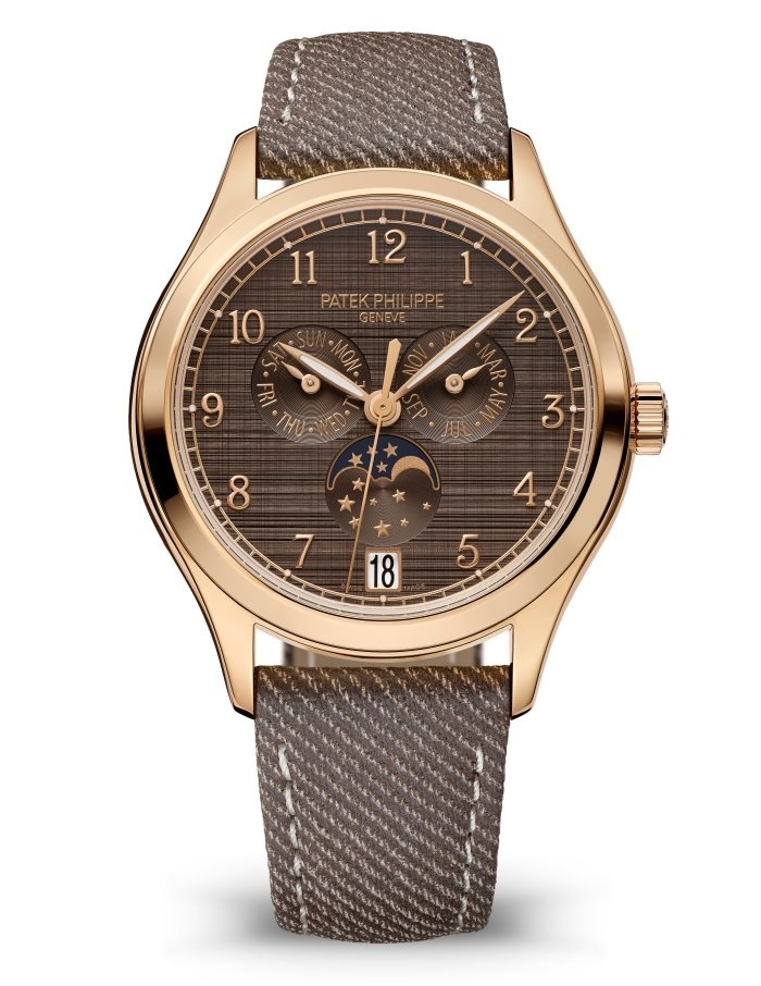Patek Philippe 4946R-001 : Annual Calendar 4946 Rose Gold / Brown Shantung